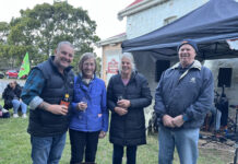 Community spirit at Currency Creek